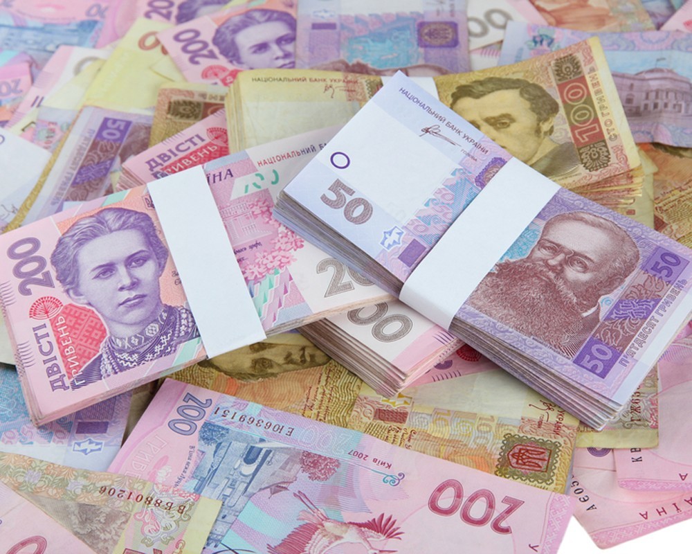 Минимальная зарплата в Украине с января повышается на 12 процентов- до 4 173 гривен. А среднемесячная заработная плата в этом году составит 10 1