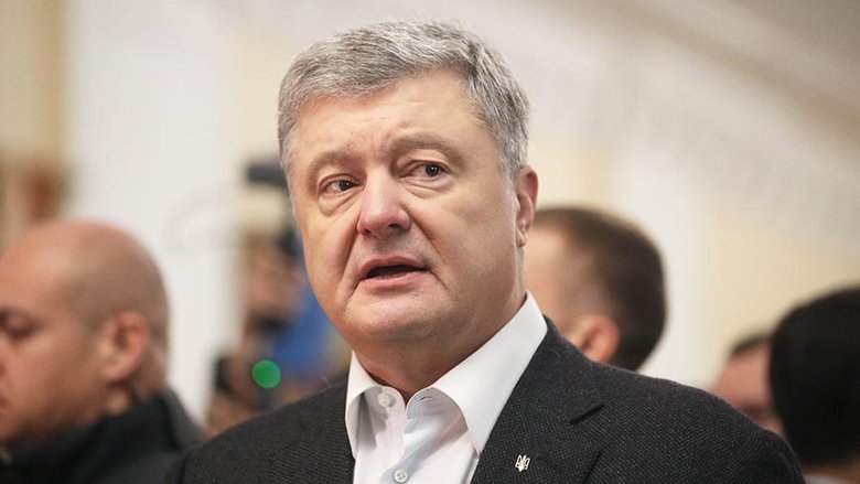Пятый президент Петр Порошенко считает задержание бывшего первого заместителя секретаря СНБО и его бывшего соратника Олега Гладковского фееричным шоу.