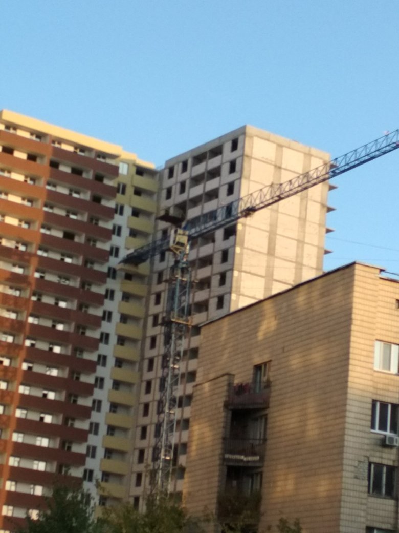 Нардеп Валерий Дубиль может быть причастен к строительным аферам с жилыми комплексами в Киеве.