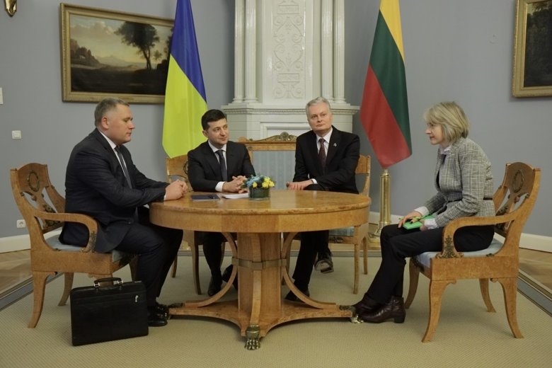 У Вільнюсі розпочалася зустріч президента України Володимира Зеленського, який перебуває у Литовській Республіці з офіційним візитом, з президентом Литви Гітанасом Науседою.
