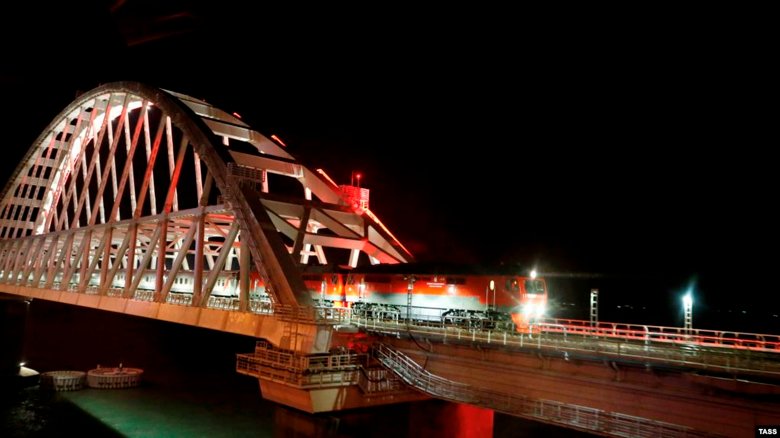 Прокуратура АР Крим зареєструвала кримінальне провадження за фактом перетину пасажирським поїздом Таврія державного кордону України Керченським мостом.