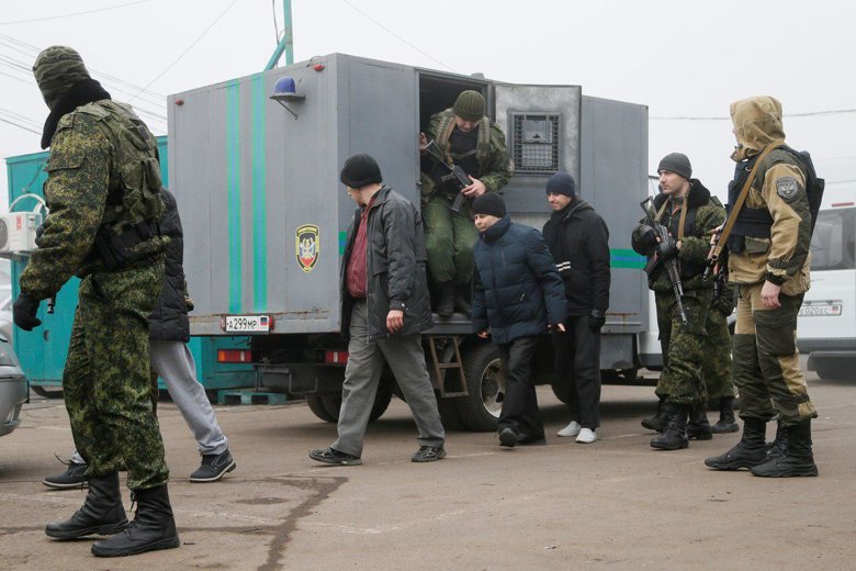 Начался процесс обмена пленными между Киевом и ОРДЛО в воскресенье, 29 декабря. Об єтом пишет Интерфакс.