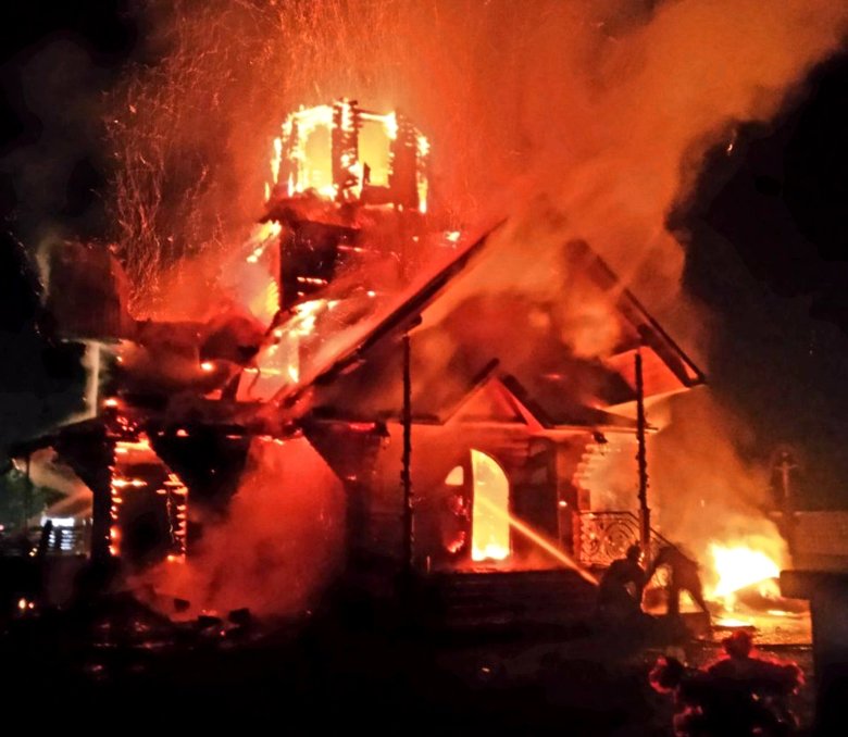 На Закарпатті в ніч на 2 лютого виникла пожежа у дерев'яній церкві Святого Василя Великого, що у місті Іршава.