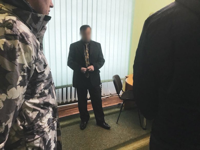 Антикорупційні правоохоронні органи викрили на гарячому одного з керівників районних суддів в західній області.