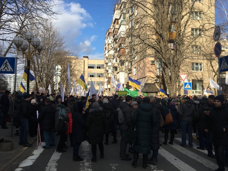 Отставки Артема Сытника с поста директора НАБУ требуют митингующие под Офисом генерального прокурора.