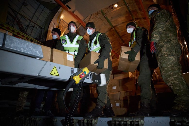 Тесты на коронавирус. Самолет ВСУ доставил в Борисполь с китайского Гуанчжоу партию тестов для выявления коронавирусной инфекции
