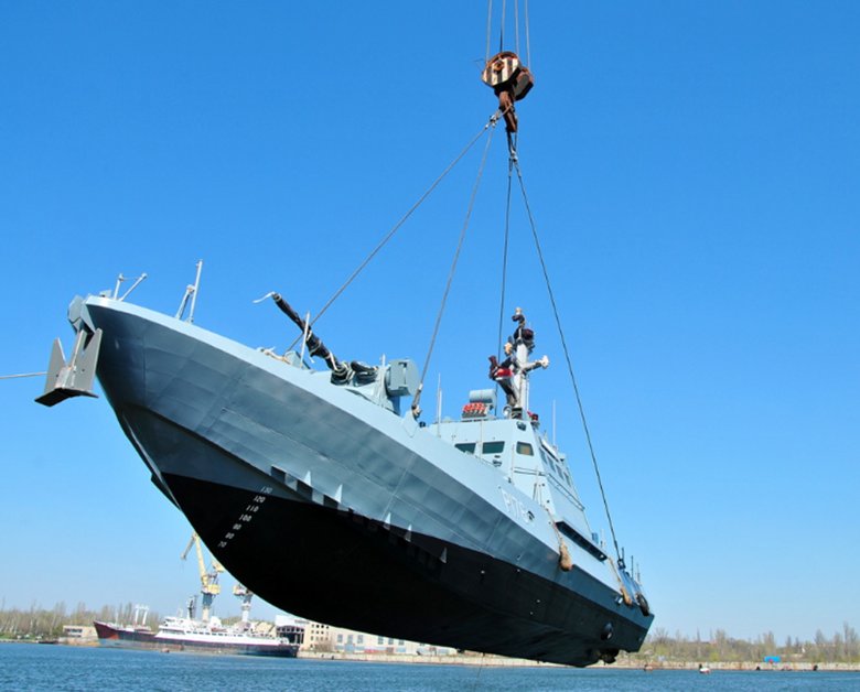 У Миколаєві після ремонту спустили на воду відремонтовані катери Нікополь і Вишгород. Тепер їх повернуть на службу ВМС.