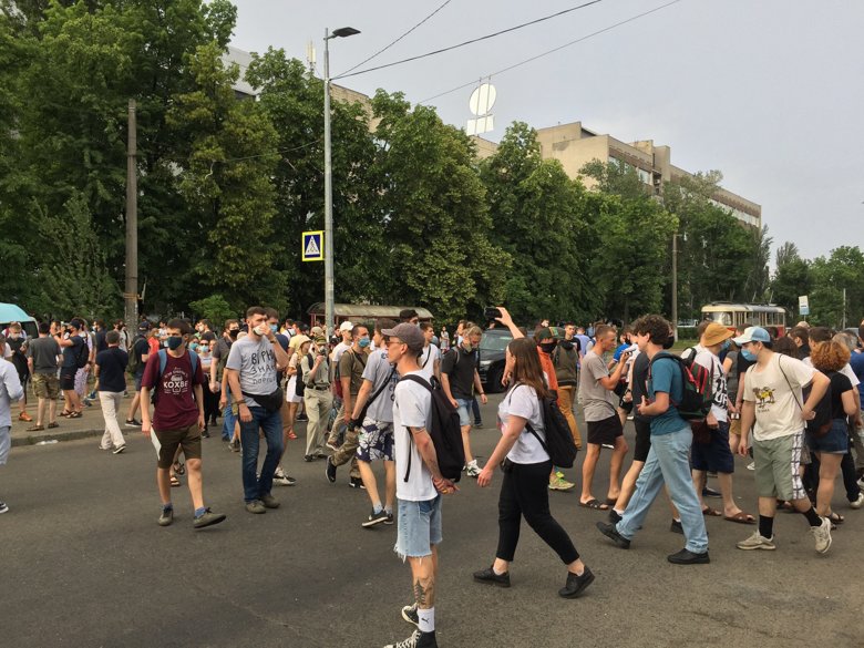 Під будівлею Шевченківського суду Києва сталася бійка між учасниками акції протесту і правоохоронцями. В результаті сутичок поліція затримала п'ятьох осіб.