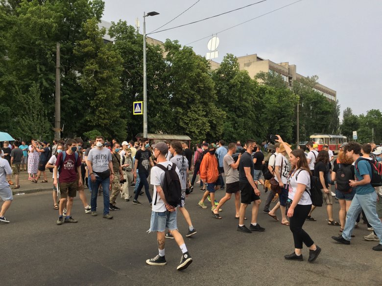 Під будівлею Шевченківського суду Києва сталася бійка між учасниками акції протесту і правоохоронцями. В результаті сутичок поліція затримала п'ятьох осіб.