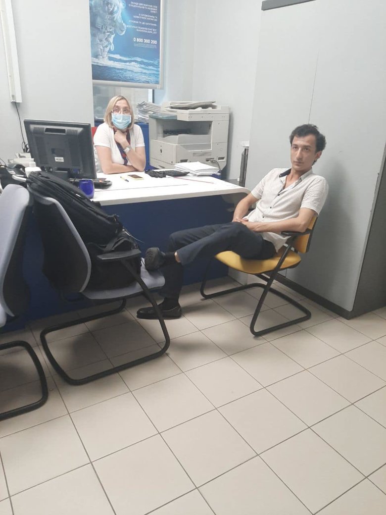 Обнародовано фото мужчины, который захватил отделение банка в Киеве и угрожает взрывом. Злоумышленником оказался гражданин Узбекистана.