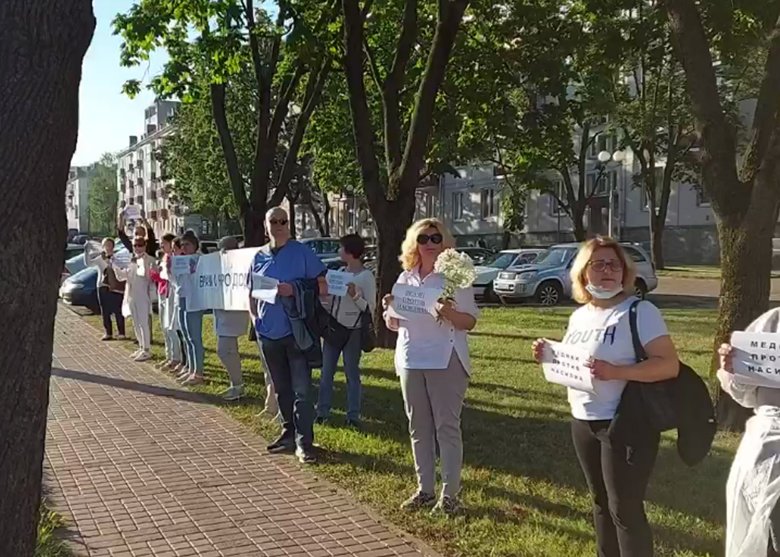 В Минске и других городах Беларуси утром в пятницу, 14 августа, проходят ненасильственные акции протеста.