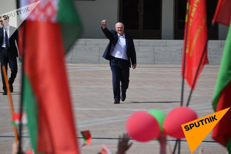 Чинний президент Білорусі Олександр Лукашенко готовий поділитися президентськими повноваженнями, але є кілька умов.