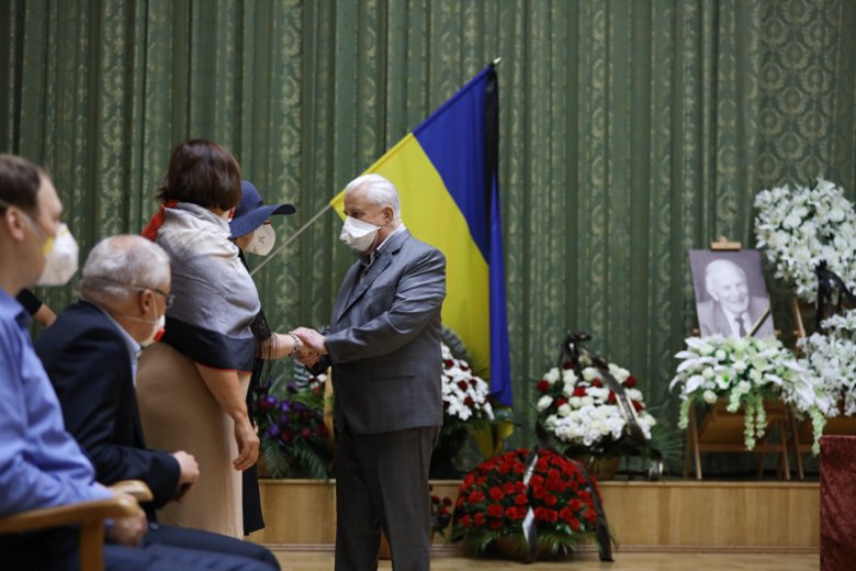 У Києві триває прощання з українським вченим Героєм України Борисом Патоном. Він помер на 102 році життя.