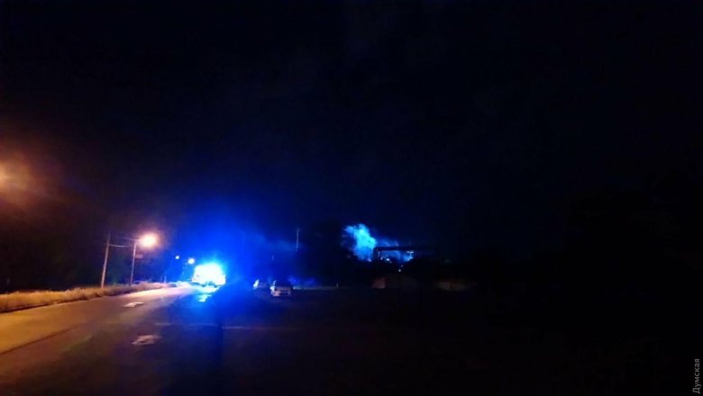 У ніч з 27 на 28 серпня на Одеському нафтопереробному заводі прогримів вибух. Згідно з повідомленням поліції, вибухнула трансформаторна підстанція. У районі нема електропостачання.