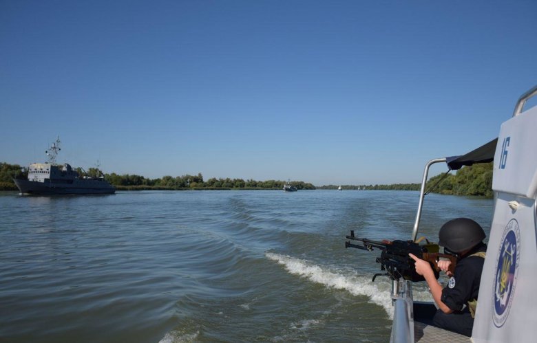 На Дунае завершились украинско-румынские учения Riverian-2020, которые продолжались три дня. За время учений военные отработали воздушную атаку, оказание помощи судну и спасение человека.
