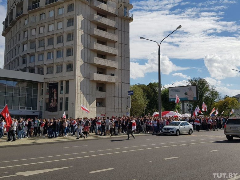 В столице Беларуси в воскресенье, 13 сентября, проходит Марш героев. Силовики снова начали задерживать и разгонять участников митинга.