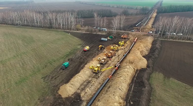 Возле населенного пункта Чабаны, Киевская область, прорвало газопровод  Уренгой-Помары-Ужгород, который поставляет газ в Европу. Установили заглушку, выход газа прекращен.