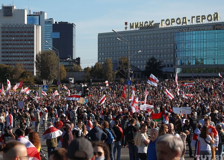В Беларуси 20 сентября снова проходят масштабные акции протестов. Уже известно о задержаниях митингующих в Минске, а также Гродно, Гомеле и Бресте.