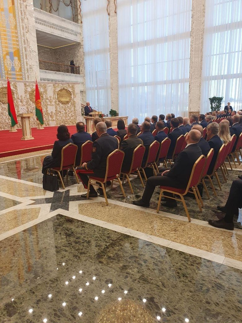 Лукашенко вступил в должность президента Беларуси. Церемония инаугурации проходит во Дворце Независимости.