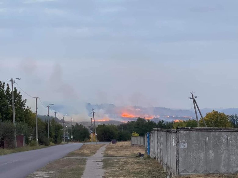 У Краматорську сталася масштабна лісова пожежа. Вогонь спалахнув увечері 27 вересня у 
Василівській Пустоші.