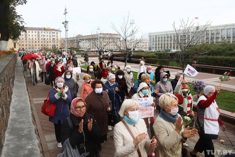 У столиці Білорусі Мінську тривають масові акції протесту. Сьогодні, 5 жовтня, на мітинг вийшли пенсіонерки.