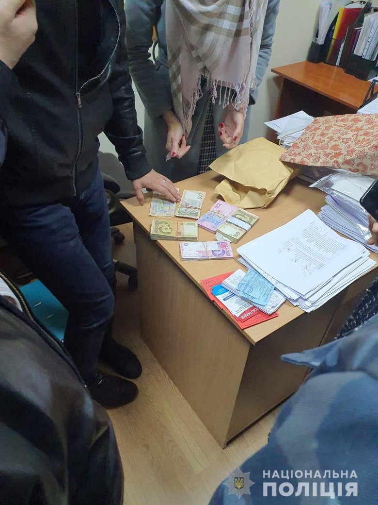 Поліція відкрила кілька кримінальних проваджень за порушення виборчого законодавства у ТВК на Київщині, мова йде про підкуп виборців та фальсифікацію виборів.