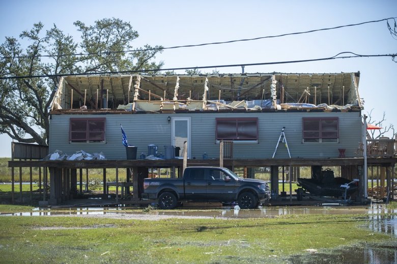 Из-за урагана Зета, который сейчас бушует на юго-восточном побережье США, погибли по меньшей мере шесть человек.
