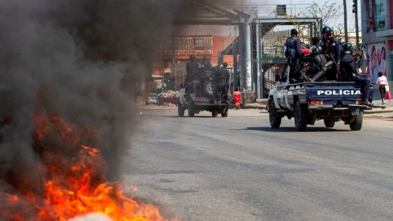 В столице Анголы - Луанде - начались масштабные антиправительственные протесты против ухудшения качества жизни, увеличение числа безработных и переноса местных выборов из-за пандемии.