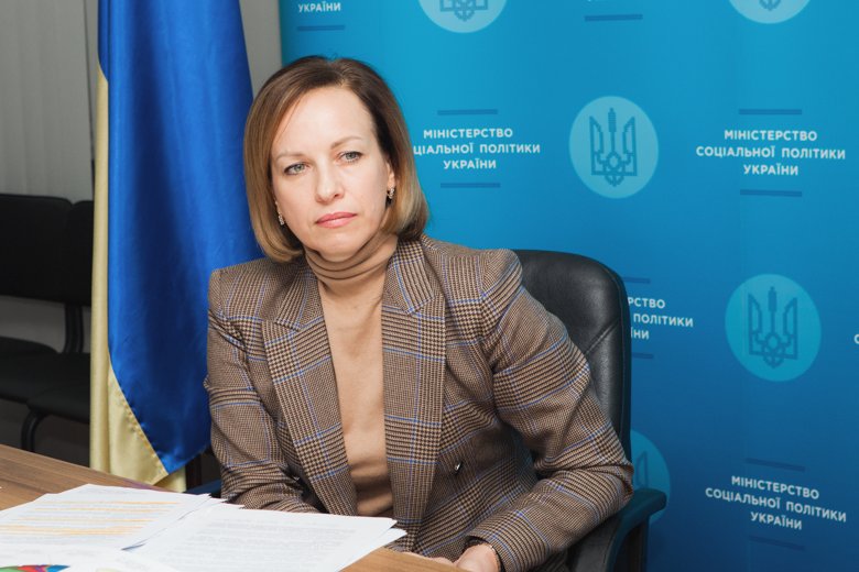Міністр соцполітики Марина Лазебна в інтерв'ю розповіла, як планує подолати бідність серед людей з інвалідністю, а також, коли в Україні введуть накопичувальну пенсійну систему.