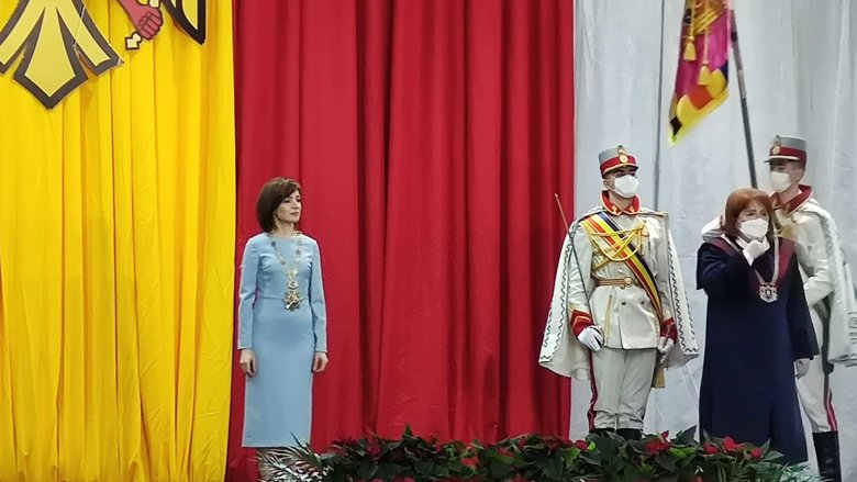 Додон, президентский срок которого истек 24 декабря, передал полномочия новому президенту Молдовы Майе Санду.