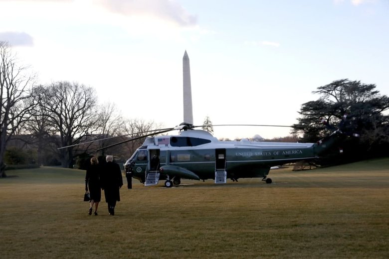 В среду, 20 января, президент США Дональд Трамп сложил полномочия. Он вместе с семьей покинул резиденцию президента в Белом доме.