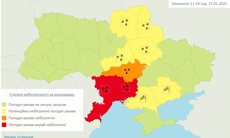 У середу, 27 січня, в Одеській та Миколаївській областях оголошено червоний рівень небезпеки через різке похолодання. Синоптики попереджають про хуртовини.