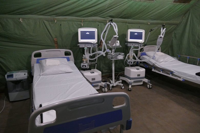 Госпиталь развернут на территории Богородчанской центральной районной больницы, он состоит из 30 палаток (24 из них - госпитальная база).