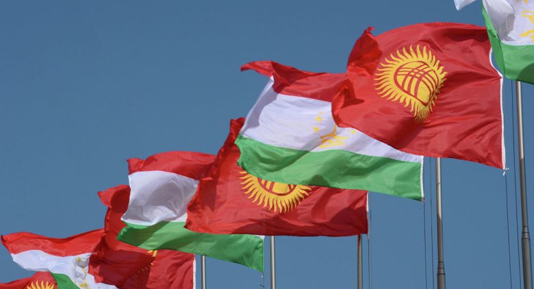 Президент Кыргызстана и президент Таджикистана 1 мая  договорились создать комиссию по ревизии военной техники по периметру границы.
