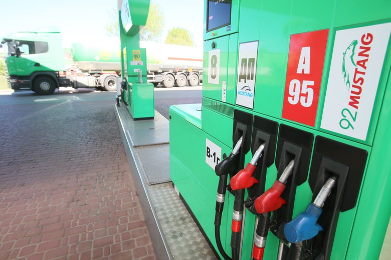 16 травня стало відомо, що низка АЗС призупинила продаж преміального дизельного палива і бензину, посилаючись на рішення Кабміну