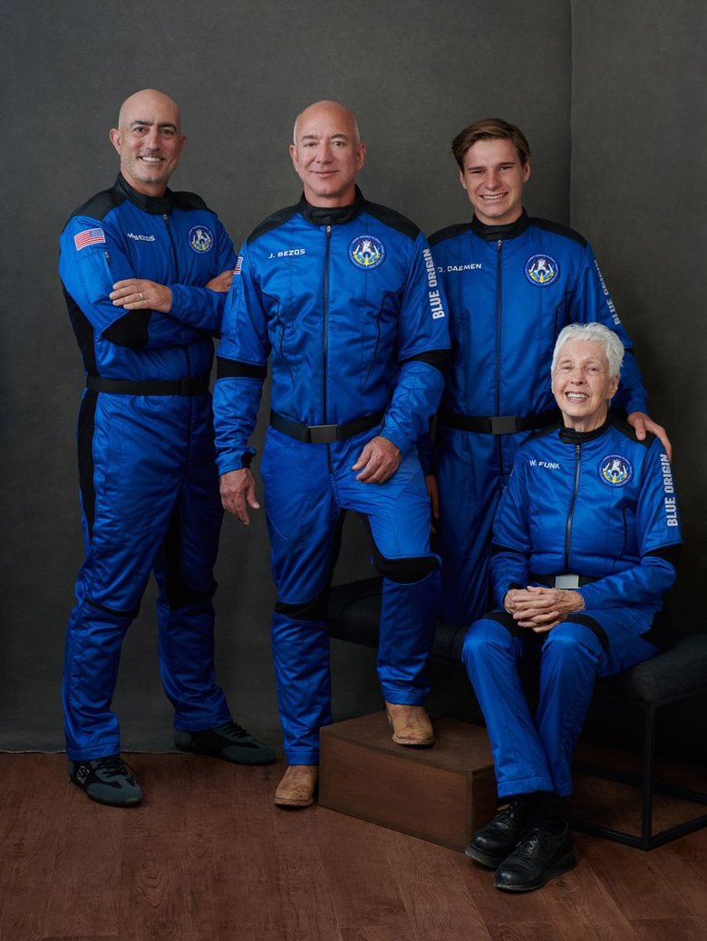 Безос відправиться у космос - 20 липня 2021 року. Blue Origin планує свій перший суборбітальний політ з пасажирами на борту о 16 годині. Трансляція.