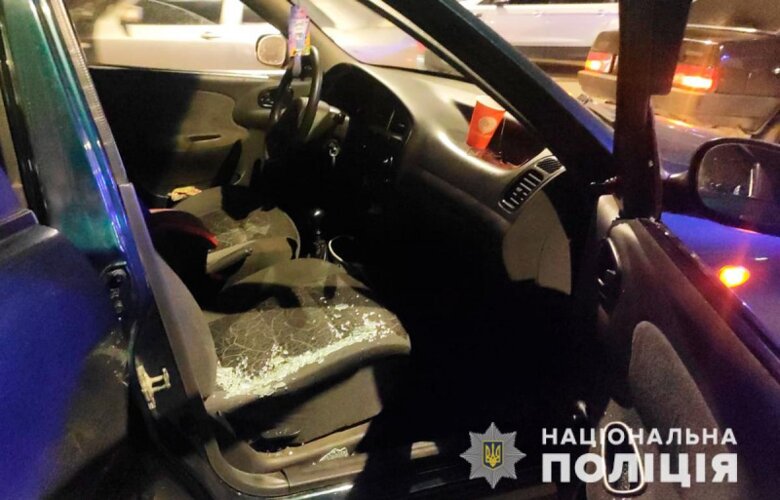 Правоохранители предварительно установили, что на перекрестке у потерпевшего возник спор с водителем автомобиля Volkswagen Bora.