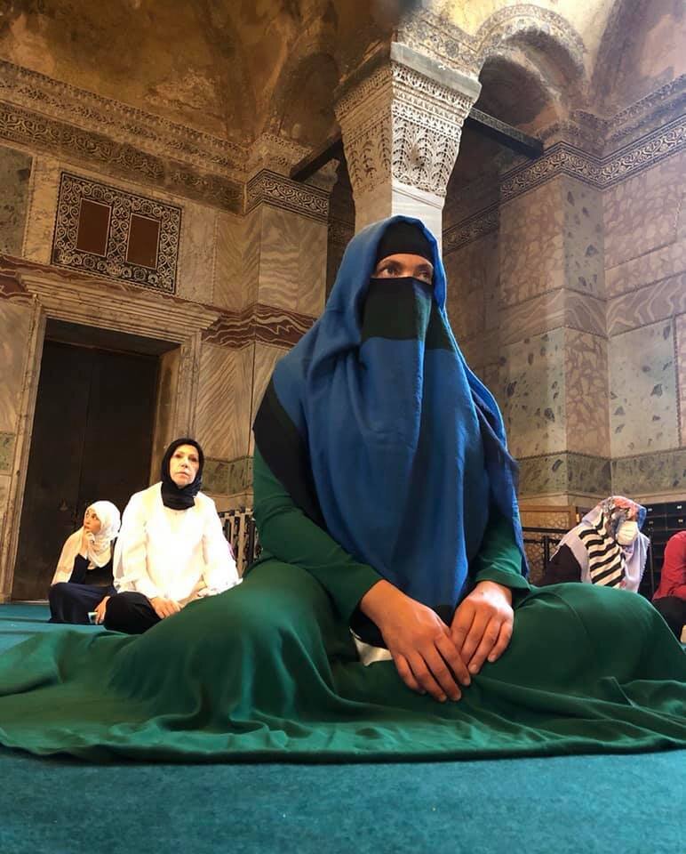 Экс-нардеп Надежда Савченко заявила, что ислам - это религия свободы, а также опубликовала фотосессию из мечети.