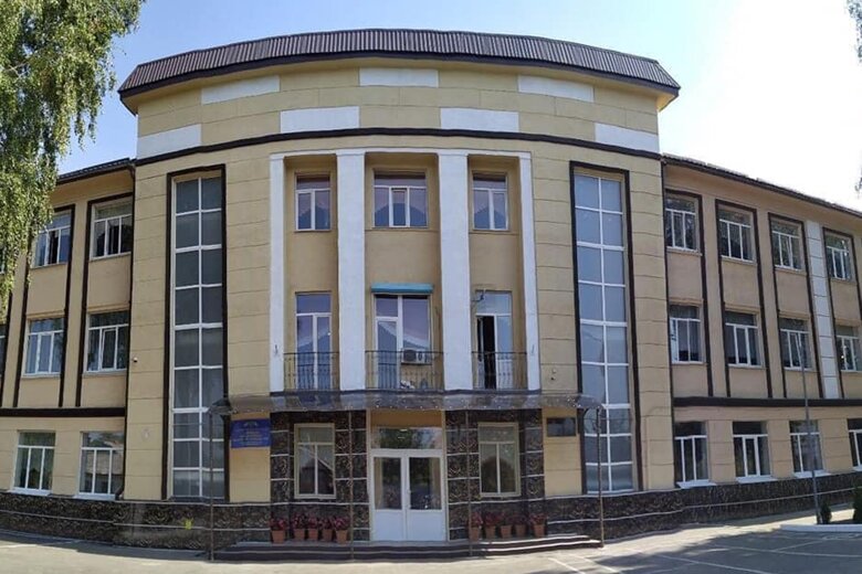 В полицию Харькова поступило сообщение о заминировании шести школ города. Однако  взрывотехники проверяют все школы.