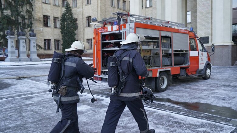 Горить університет Каразіна у Харкові у четвер, 13 січня. Студентів та викладачів евакуювали.