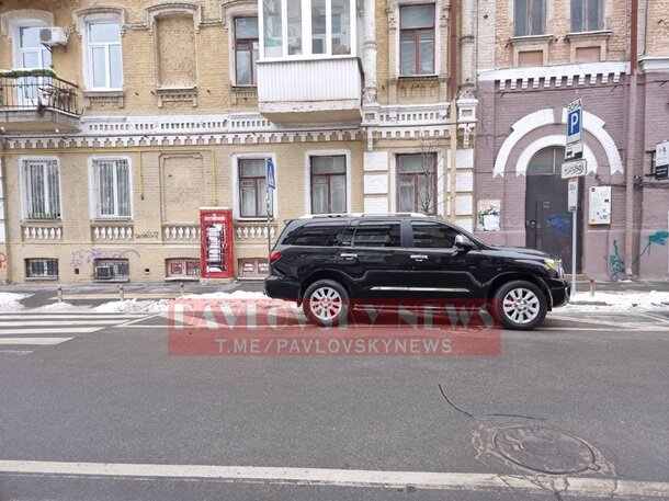 У Києві водія мера Віталія Кличка оштрафували за порушення правил паркування – він став на відстані менше ніж 10 метрів від пішохідного переходу.