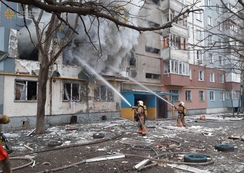 Сообщение о пожаре в квартире на втором этаже 9-этажного дома по улице Попова в Кропивницком поступило в службу спасения около 16:00.