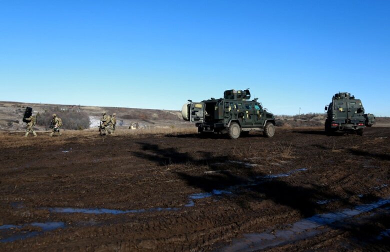 На Донбассе бойцы ВСУ тренировались стрелять из противотанкового ракетного комплекса (ПТРК) NLAW и гранатометов M-141.