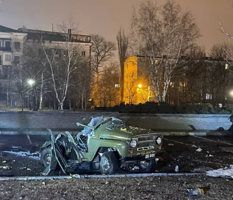 Российские СМИ сообщили, что в пятницу, 18 февраля, в Донецке возле здания так называемого правительства самопровозглашенной взорвали машину.