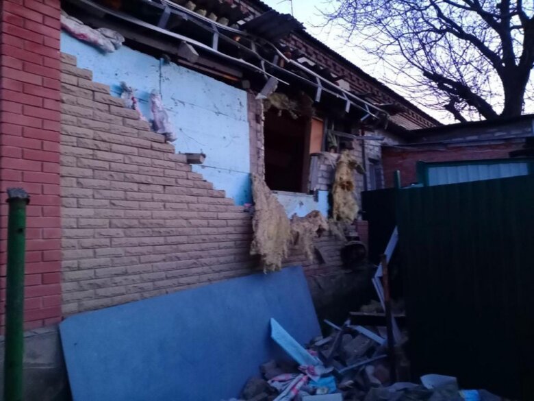 В результате обстрела поселка Новолуганское Донецкой области погиб мирный житель - известно, что погиб мужчина 1970 года рождения.