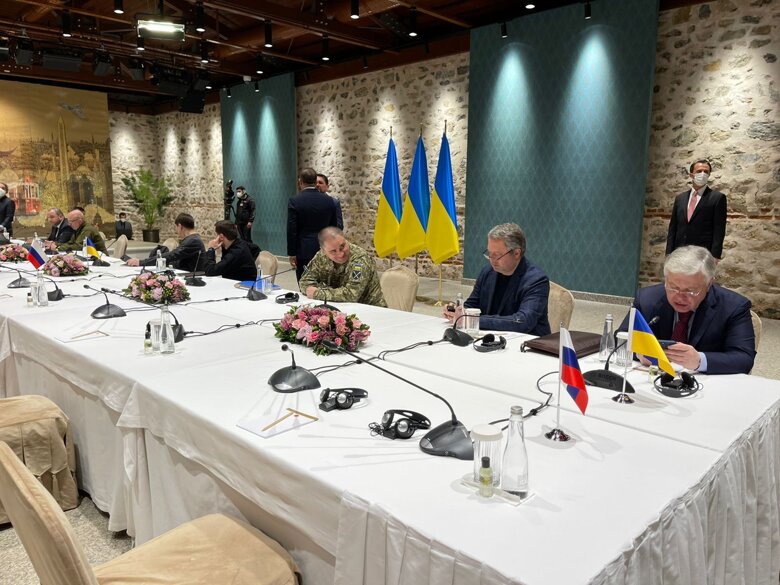 У Туреччині стартували переговори України та росії. Їхній перший раунд – розмова глав делегацій Арахамії та Мединського.