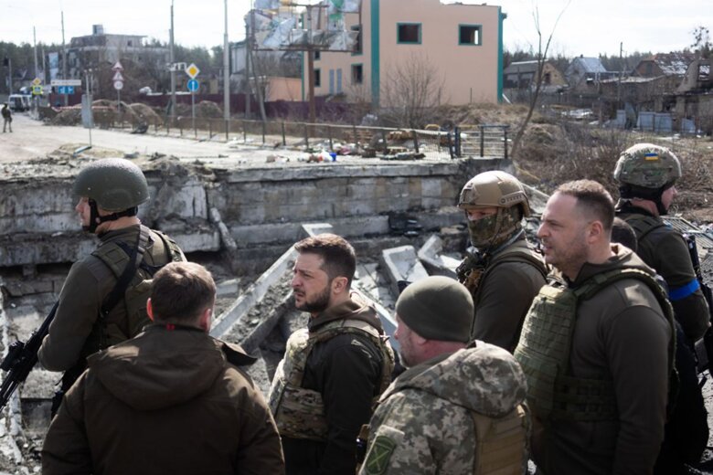 Президент Украины Владимир Зеленский 4 апреля посетил освобожденный город Буча в Киевской области, где армия рф жестоко убила сотни людей.
