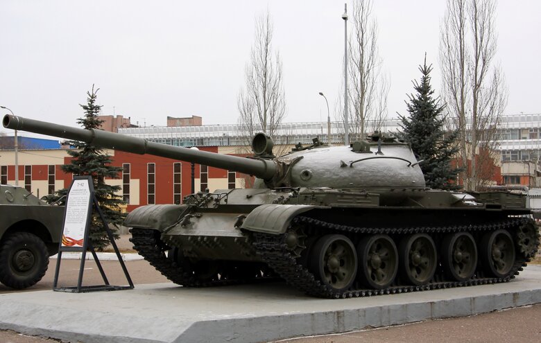 Танки Т-62 были созданы на базе танка Т-55 и производились еще при СССР с 1962 по 1975 год.