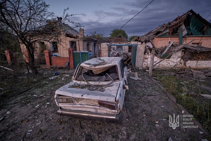Российские ракеты снова поразили населенные пункты Донбасса. Оккупанты четко соблюдают свою тактику выжженной земли. Бьют по гражданским объектам, терроризируют людей.