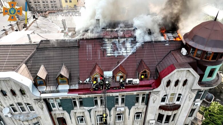 В понедельник, 1 августа, в центре Одессы вспыхнул масштабный пожар в доходном доме Шестопала-Чернигова по улице Екатерининской. Это здание является памятником архитектуры.